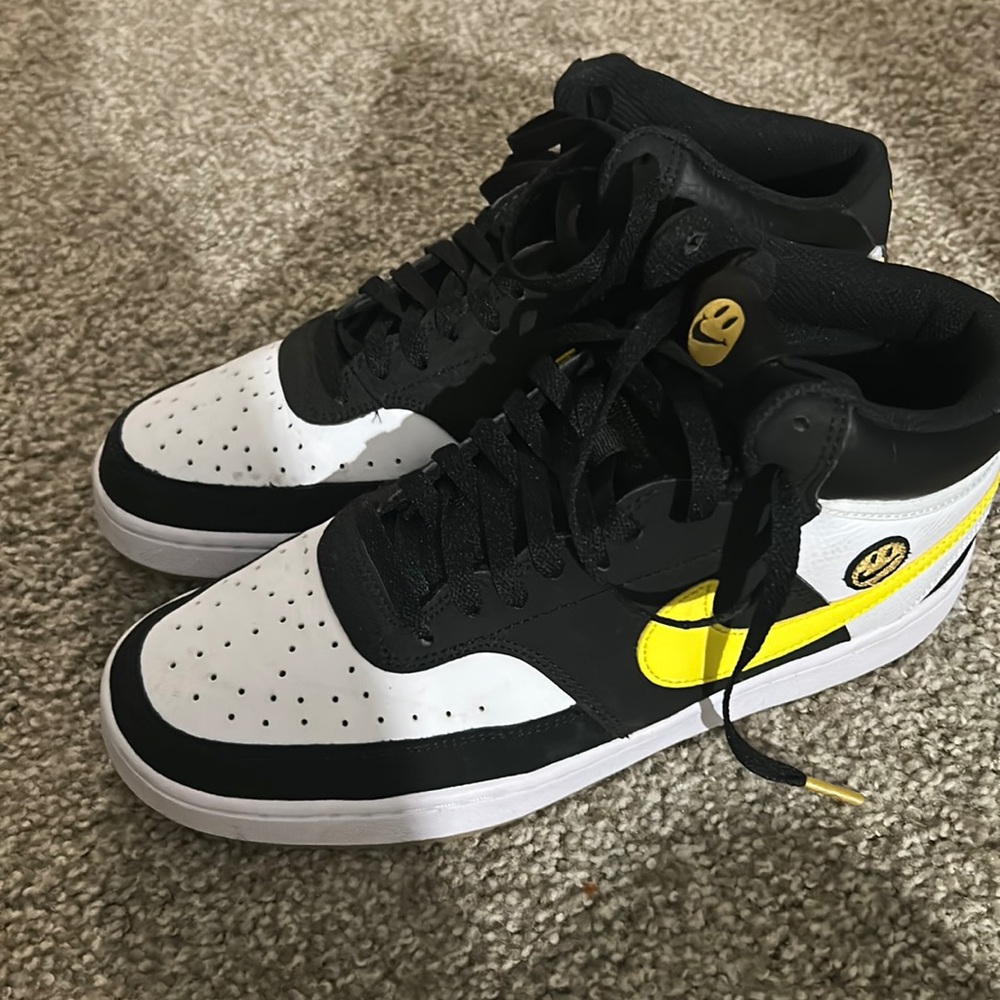 Court vision mid Nike smile